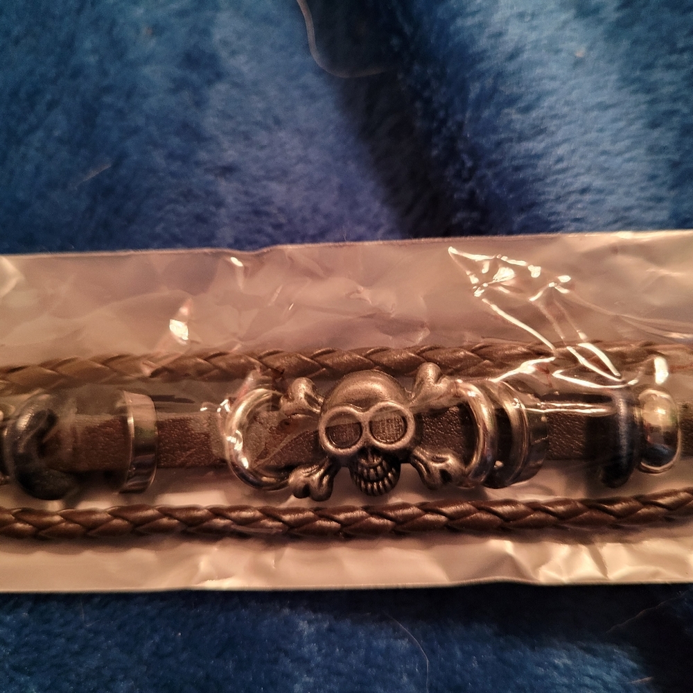 Leather and skull bracelet